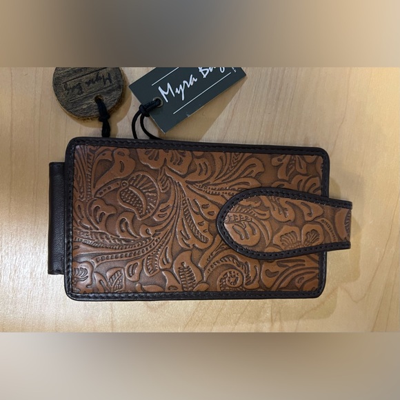 "SPLINTERS CELL PHONE HOLDER - Picture 2 of 3